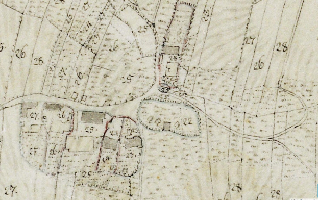 Detailierte alte Stadtkarte mit nummerierten Gebäuden, Straßen und Text, die eine vorgeschlagene Entwicklungsfläche am unteren Rand anzeigt.