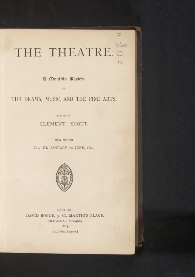 Buch mit dem Titel "The Theatre: A Monthly Review of the Drama, Music, and the Fine Arts" aufgeschlagen auf einer Seite mit Text und einem Logo.