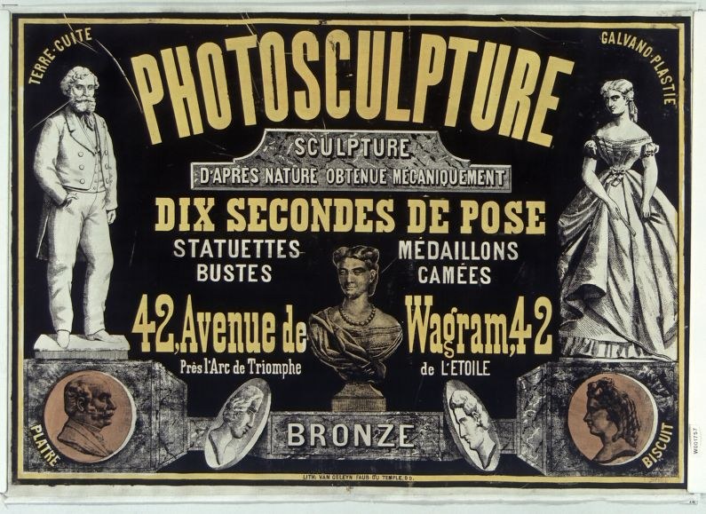 Plakat für eine Skulpturenausstellung in Paris, Frankreich, mit Abbildungen von Skulpturen und beschreibendem Text.
