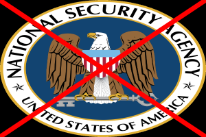 Das Logo der National Security Agency mit einem roten Kreuz darauf auf dunklem Hintergrund