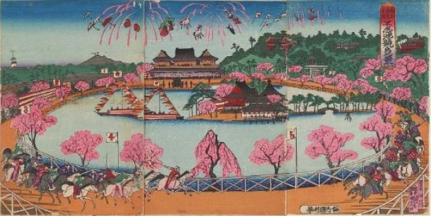 Japanischer Holzschnitt aus der Serie "Fünfzig-drei Stationen des Tokaido" von Utagawa Kunisada Toyokuni III/Kuniyoshi III, der Kirschblüten in voller Blüte zeigt mit Menschen, Bäumen, Gebäuden, Flaggen und Text unten.