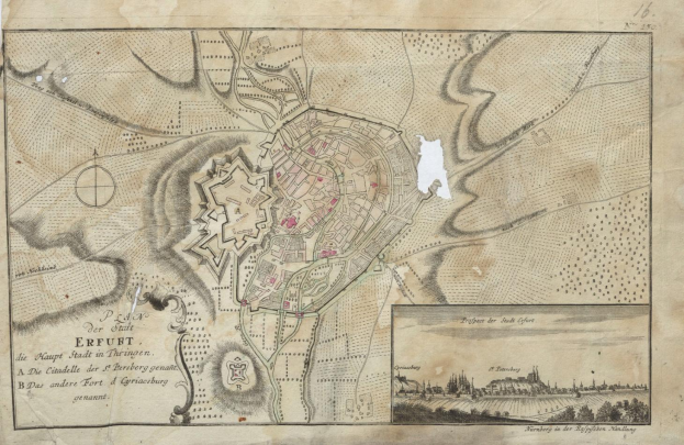 Ein detailliertes altes Stadtplan von Erfurt, Deutschland, der Straßen, Gebäude und Sehenswürdigkeiten zeigt, mit begleitendem Text und Illustrationen.
