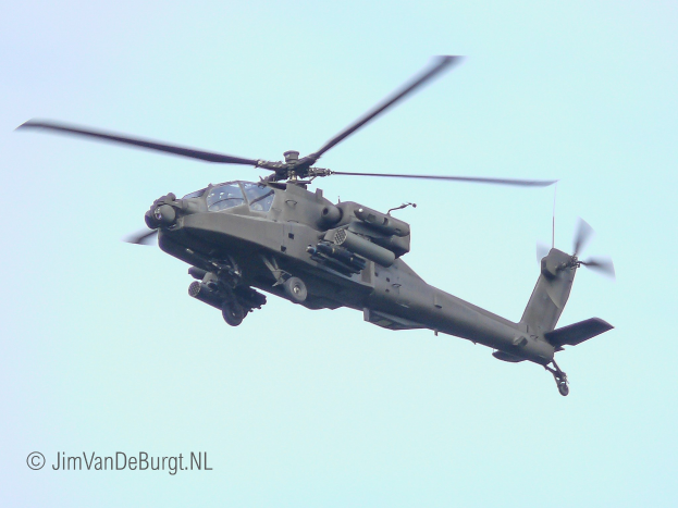 Übung in Warburg: Angriffshubschrauber Tiger fliegen niedrig bei Nacht über NRW