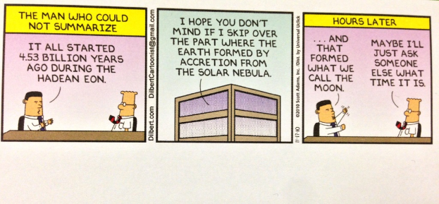 Drei Bilder: Zwei Personen in Hemden und Krawatten auf Stühlen mit Text auf den Bildern und ein Gebäude in der Mitte.