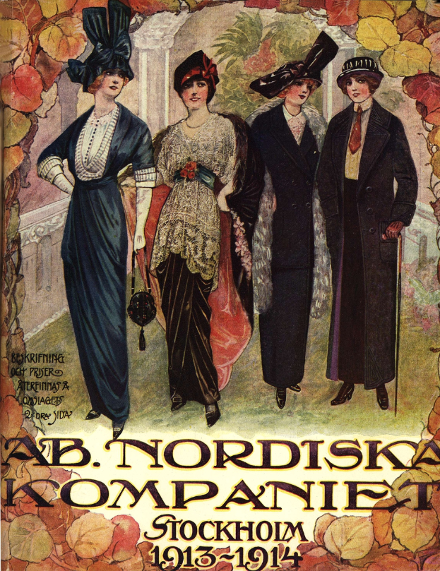 Ein Plakat von 1913-1914 für die Ab Nordiska Company in Stockholm, das vier Frauen in einer Reihe zeigt, jede mit einem Kleid und Hut in einer anderen Farbe, sowie beschreibenden Text.