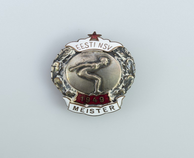 Silbernes Abzeichen mit rotem Stern, Emblem der Olympischen Spiele 1949, mit Text.