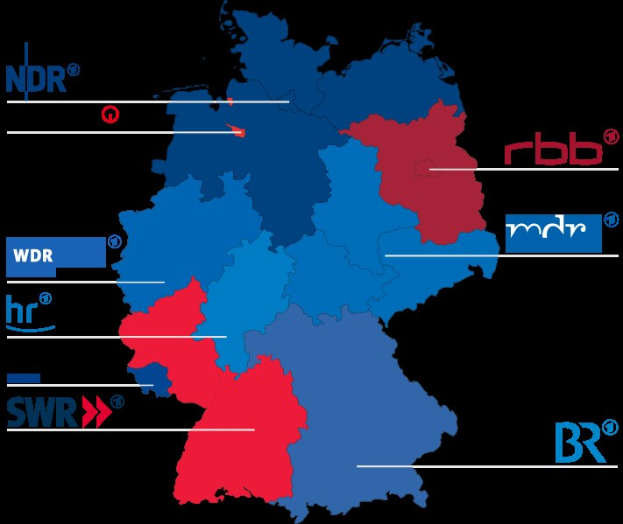 Eine Deutschlandkarte mit in Rot und Blau hervorgehobenen Bundesländern, die die Ergebnisse der Wahl 2016 und zusätzliche Textdetails zu Kandidaten und dem Wahldatum zeigt.