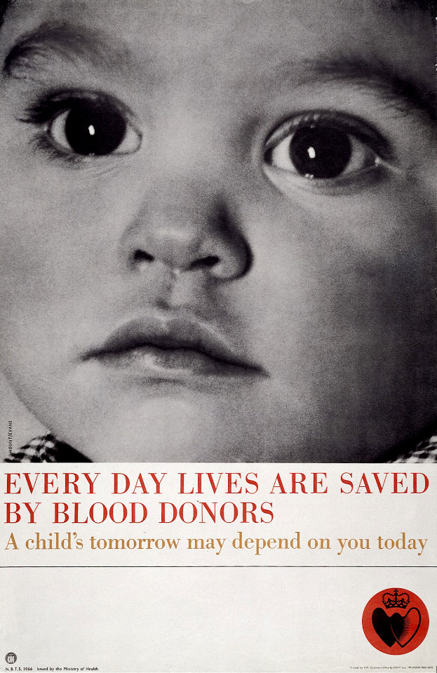 Ein Plakat mit dem Bild eines traurigen Kindes und der Aufschrift "Täglich rettet Blutspenden Leben" in fetter schwarzer Schrift.
