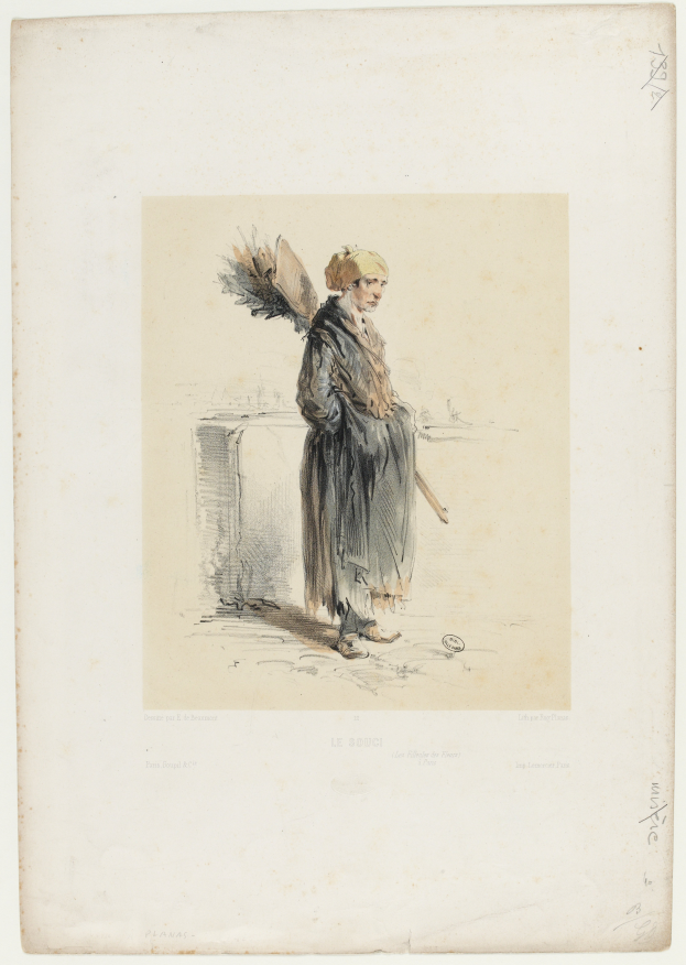 Ein Mann steht selbstbewusst vor einer Wand, hält in einer Hand einen Stock und in der anderen ein Buch und hat einen entschlossenen Gesichtsausdruck.