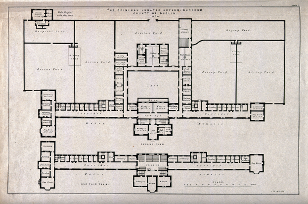 Schwarz-weißer Architekturplan eines Gebäudes mit zahlreichen beschrifteten Räumen, darunter eine Criminal Lunatic Asylum, begleitet von handgeschriebenem Text.