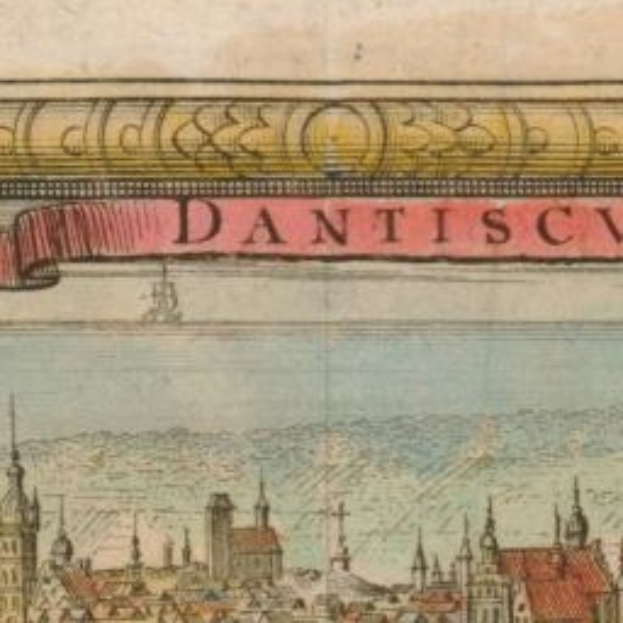 Ein altes Buch mit einer Zeichnung einer Stadtlandschaft mit Geb├Ąuden und einem Banner mit beschreibendem Text über die Stadt.