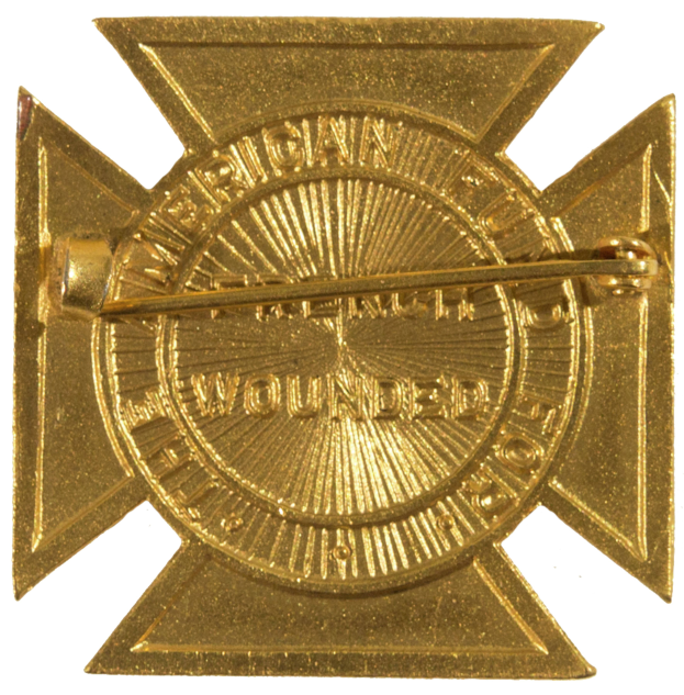 Ein goldener, sternförmiger Abzeichen mit amerikanischem Feuerwehr-Emblem und Text in der Mitte.