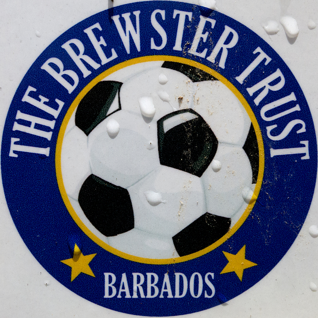 Ein Fuball-Logo mit zwei Sternen und Text darunter.