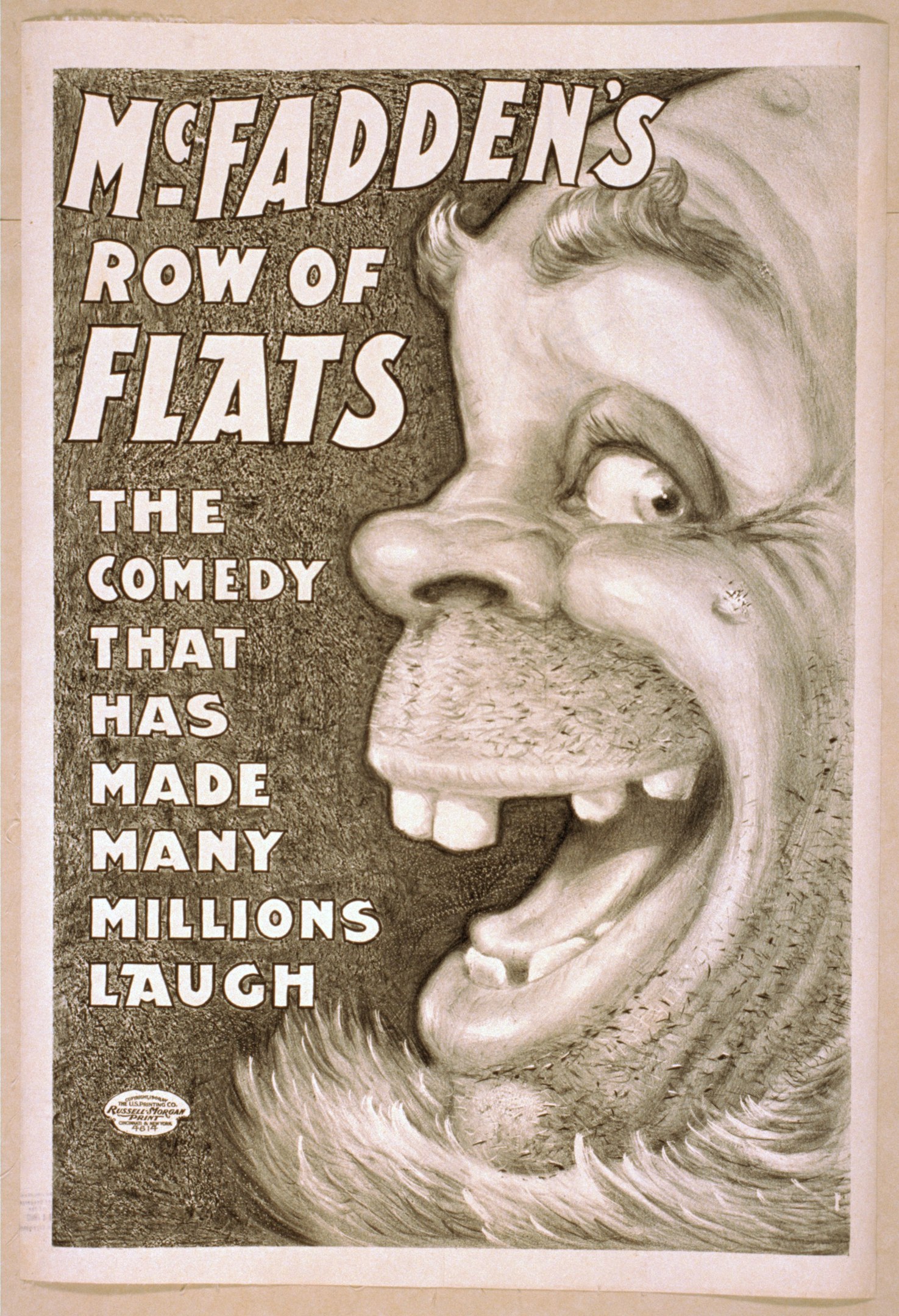 Plakat einer Person mit wildem Haar und einem breiten, zahnreichen Grinsen, das von einem hellgelben Hintergrund eingerahmt wird, mit der Aufschrift "McFadden's Row of Flats: The Comedy That Has Made Many Millions Laugh" über das Bild.